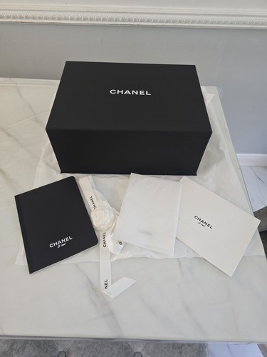 Large chanel magnetic flap - chanel,