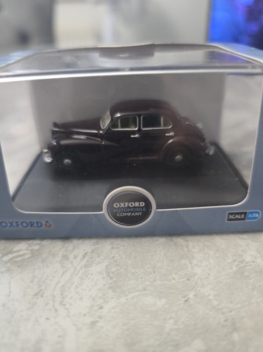 Oxford diecast maroon morris - maroon,