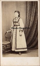 UNATTRIBUTED CDV LADY IN UNUSUAL DRESS VICTORIAN FASHION PHOTO #B9573