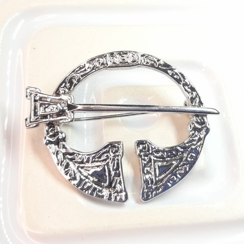 Faux penannular brooch - faux,