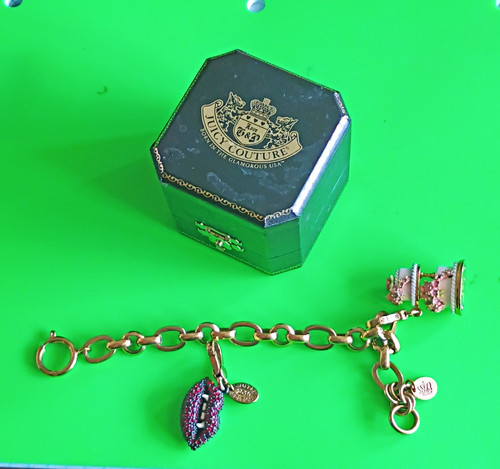 Juicy couture signed - juicy, tone