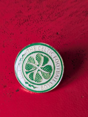 Celtic unused pin - f, badge.
