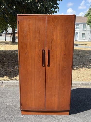 Plan wardrobe with drawers - g,