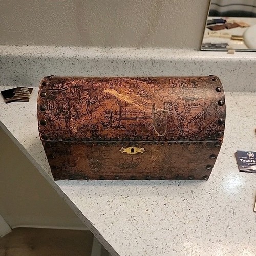 Small wooden treasure chest - small,