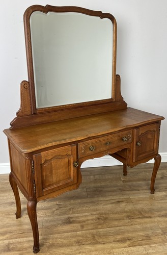 Dressing table with - dressing,