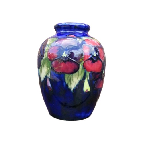 Moorcroft pansy blue - on,