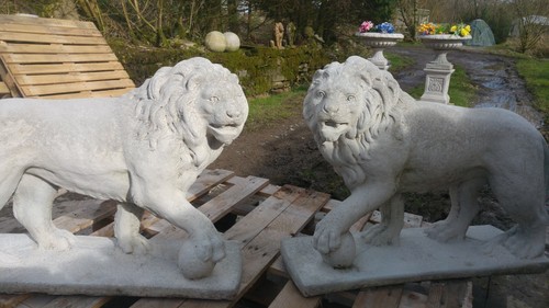 Pair large standing lions - large,