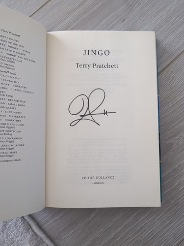 Jingo terry pratchett 1st - by,