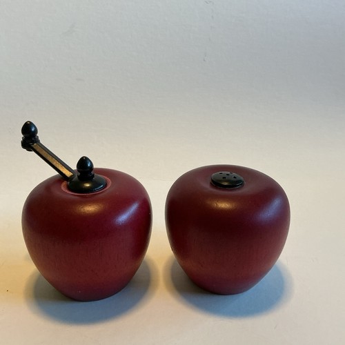 Wooden pepper grinder and salt - wooden,