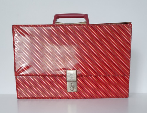 Retro striped red cassette - red,