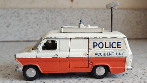 Dinky toys ford - transit, police