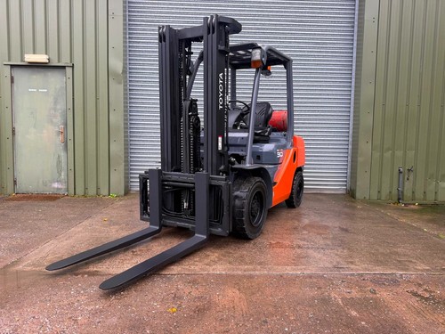 Forklift fork lift - forklift/fork, lift/forklift