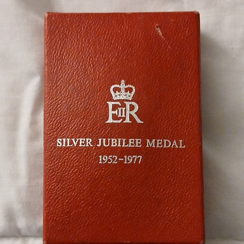 Royal mint queen elizabeth - queen, ii