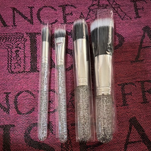 Snow ball makeup brush - m·a·c,