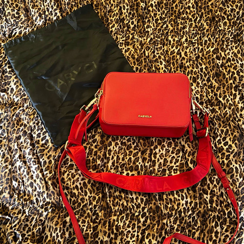 Carvela red camera crossbody - red,