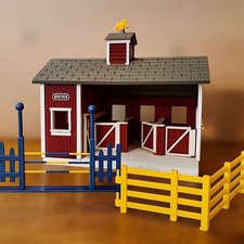 Breyer Stablemate Red Stable
