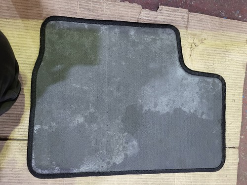 Mercedes w124 floor mats left - floor,