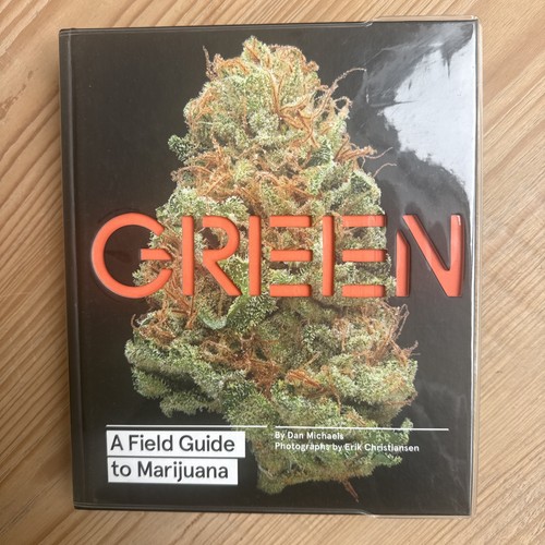Green field guide - green:,