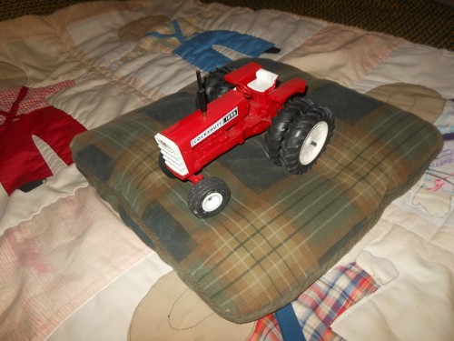 Cockshutt 1855 toy tractor - cockshutt,