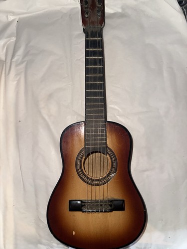 Size classical guitar - size,