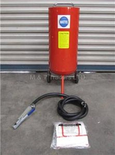 Pressurised sand blast pot - sand,