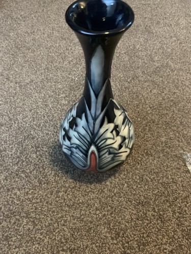 Moorcroft vase william morris - william,