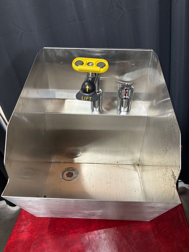 X18 eye wask station - eye,