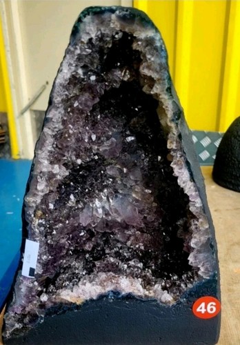 Stunning amethyst geode cave - stunning,