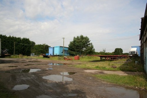 Photo 6x4 artic trailers yard - photo,