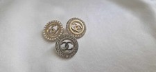 ONE CHANEL METAL BUTTON 21MM