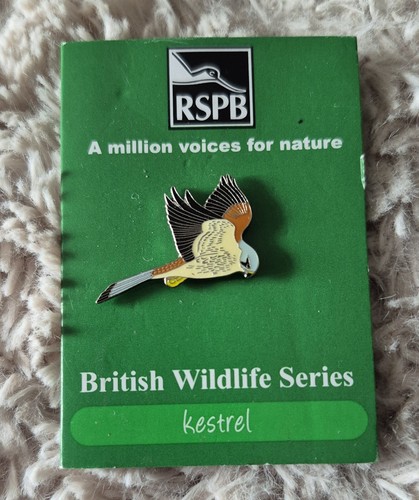 Rspb bird pin badge kestrel - -,