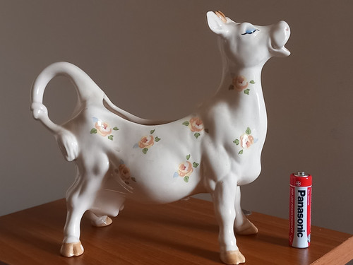 Beswick daisy the cow model - beswick,