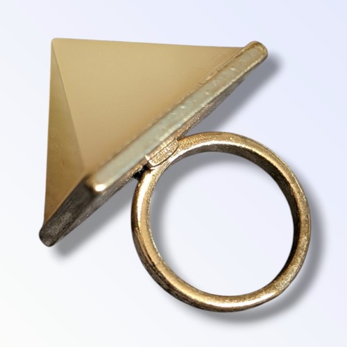 Vintage gold tone - tone, pyramid