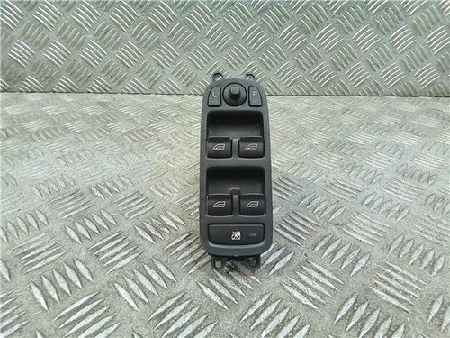 30773427 left front window - left,