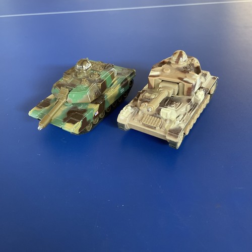 Self propelled army tanks - self,