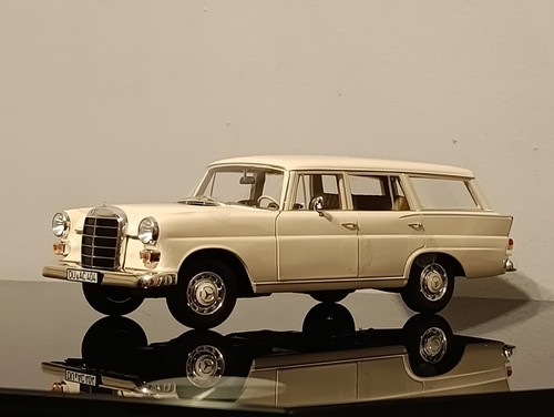 Scale 1966 mercedes benz - 1:18,