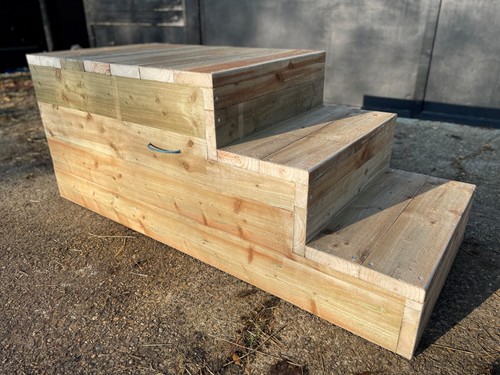 Horse mounting block heavy - mounting,