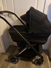 Silver Cross Reef Pram