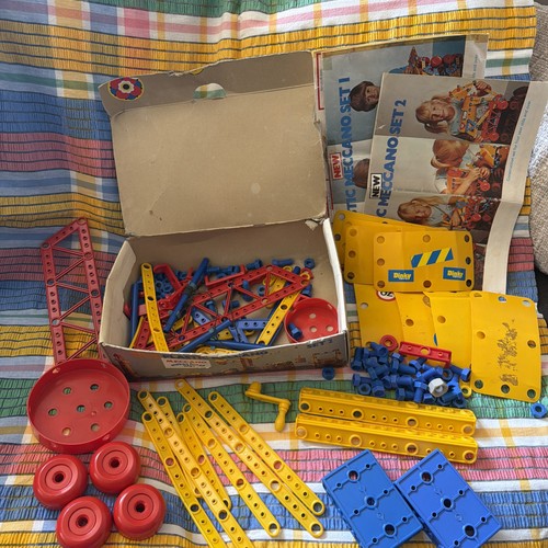 Vintage plastic meccano set - meccano,