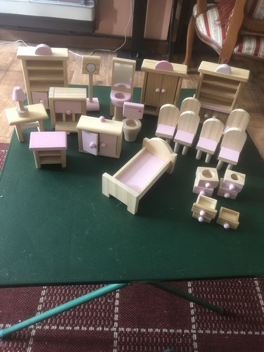 Dolls house furniture - dolls, lot