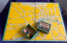 VINTAGE 1930 MOTOR CHASE ACROSS LONDON GAME BOARD BY GEOGRAPHIA - BOARD and cars