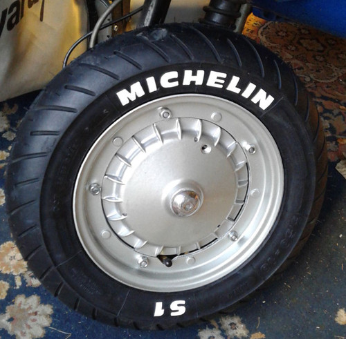 Vespa lambretta white - lambretta, tyre