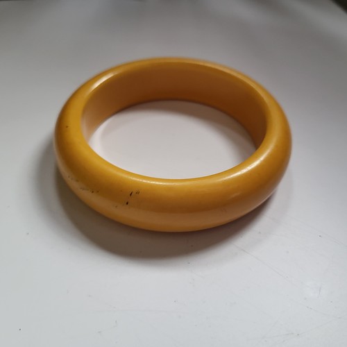 Vintage egg yolk bakelite - vintage,