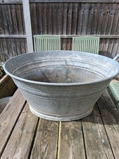 Aluminium planter