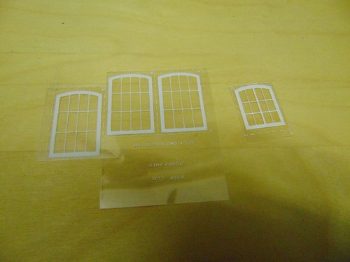 Hornby goods shed - shed, windows