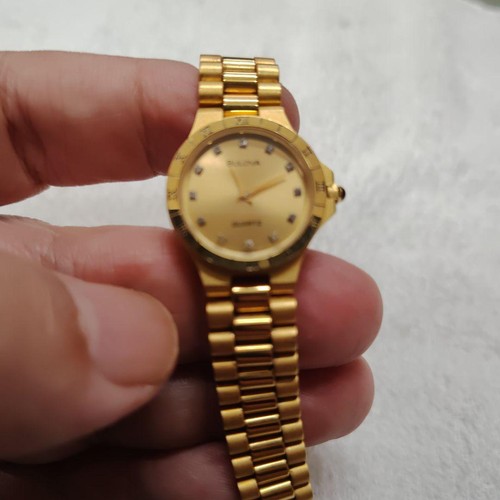Bulova quartz gold color - gold,