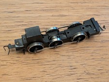 HORNBY DUBLO 2-RAIL ROLLING CHASSIS FOR R1 0-6-0T LOCOMOTIVE 