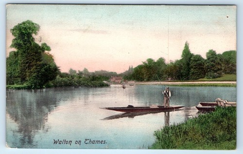Walton thames man boating - walton-on-thames,
