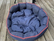 Three Peaks Navy Dog Bed. Round. Removable Cushion Large -18kg post or collect. 
