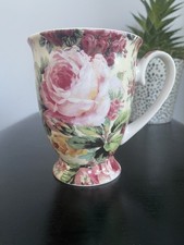 Maxwell Williams Footed Tea